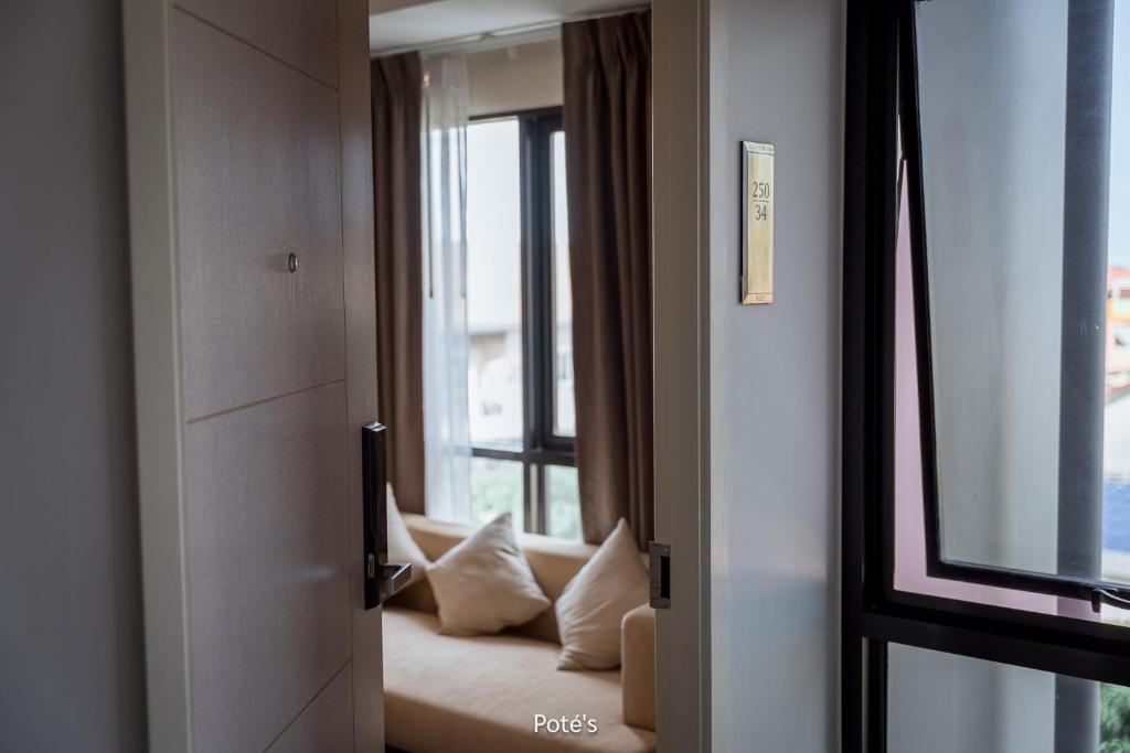 2BR Condo near DMK Airport/Joddfairs/Chatuchak photo 2
