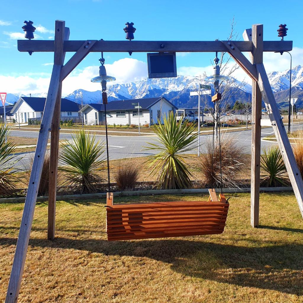 Hawea Heaven: Superking beds + Hot Tub + Mountain photo 4