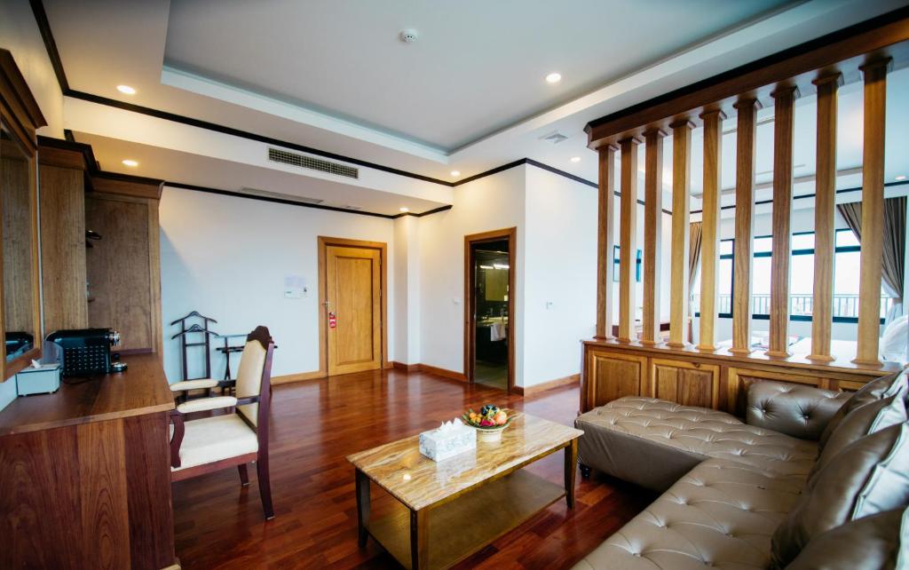 Sisombat Plaza Hotel photo 1