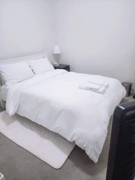 Modern 3Bed-2.5Bath - Delta, BC photo 3