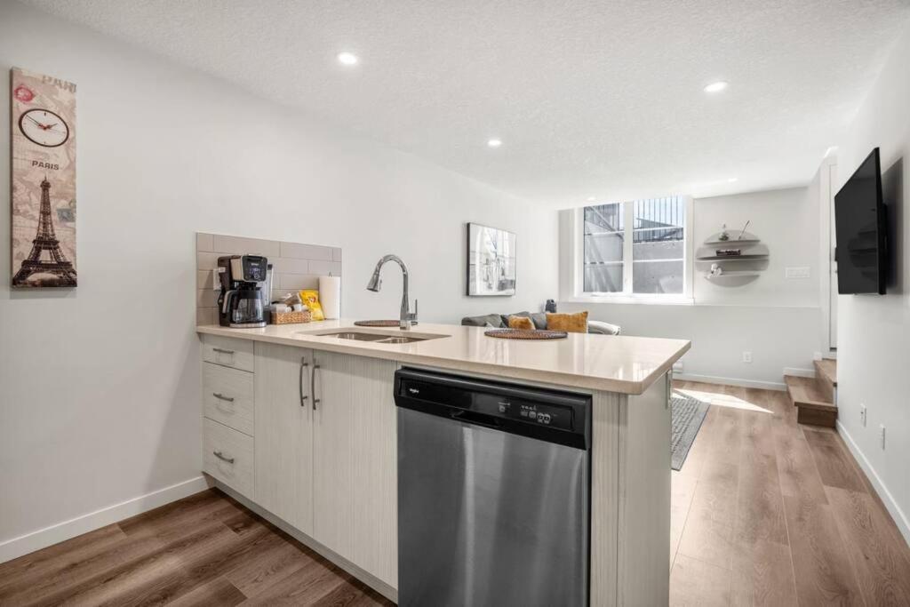 Rockland Oasis: 1BR + Parking photo 2