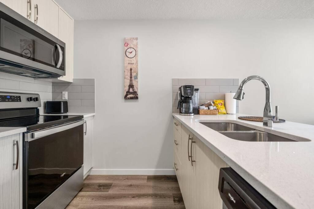 Rockland Oasis: 1BR + Parking photo 4