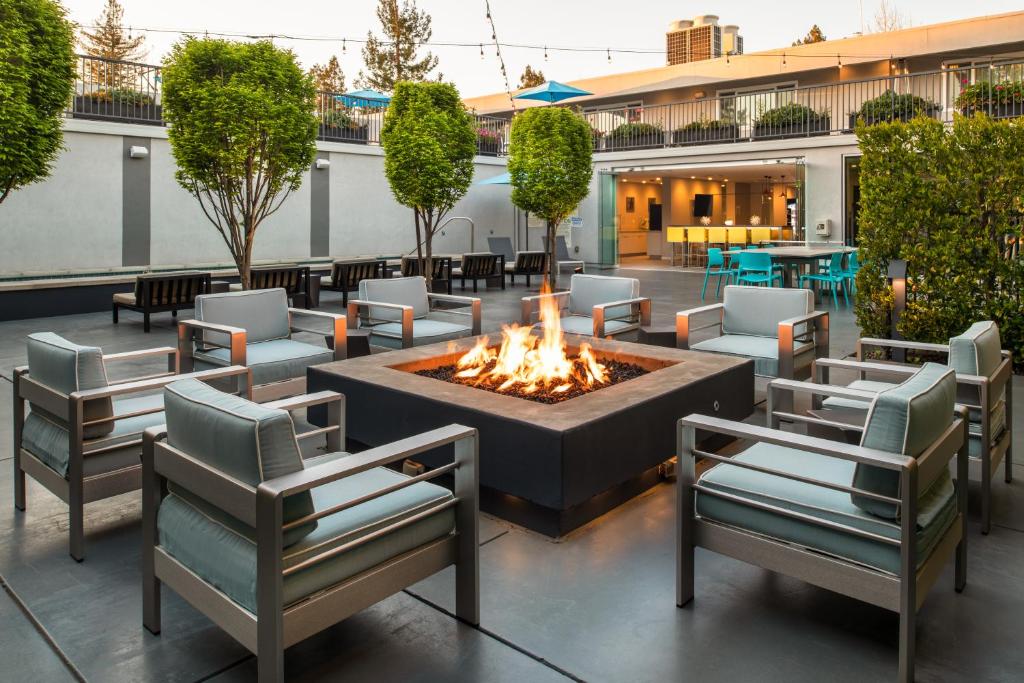 Hotel Lucent image