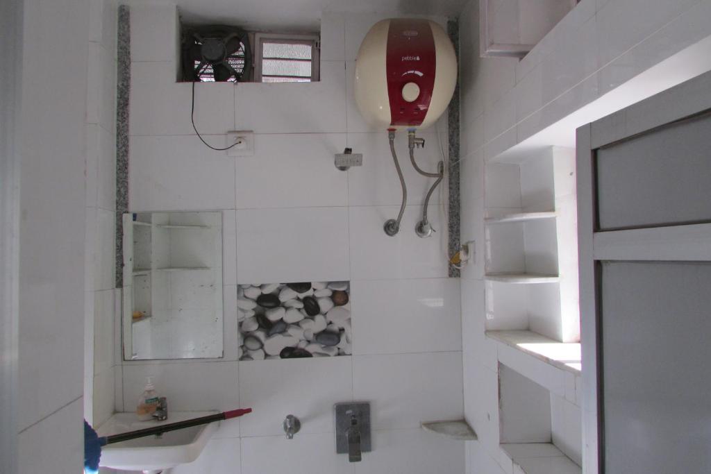 White Corner House, 2/14, Goverdhan Vilas, Housing Board Colony, Udaipur 313002 photo 4