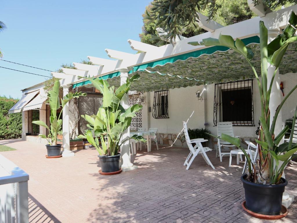Villa con jardín y piscina privada photo 1