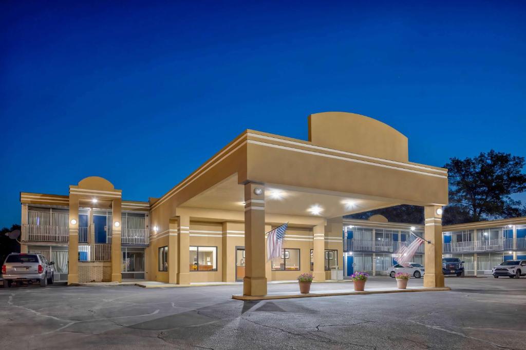 Motel 6 Effingham, IL image
