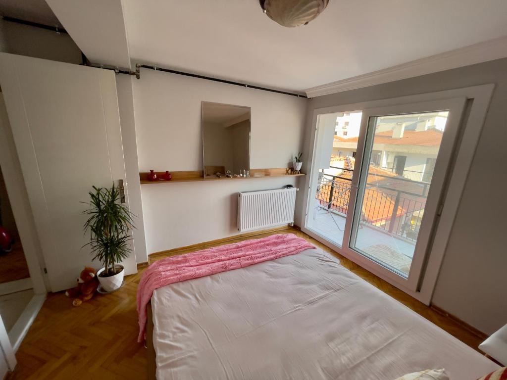 Central Izmir Delight: Cozy Alsancak Apartment photo 1