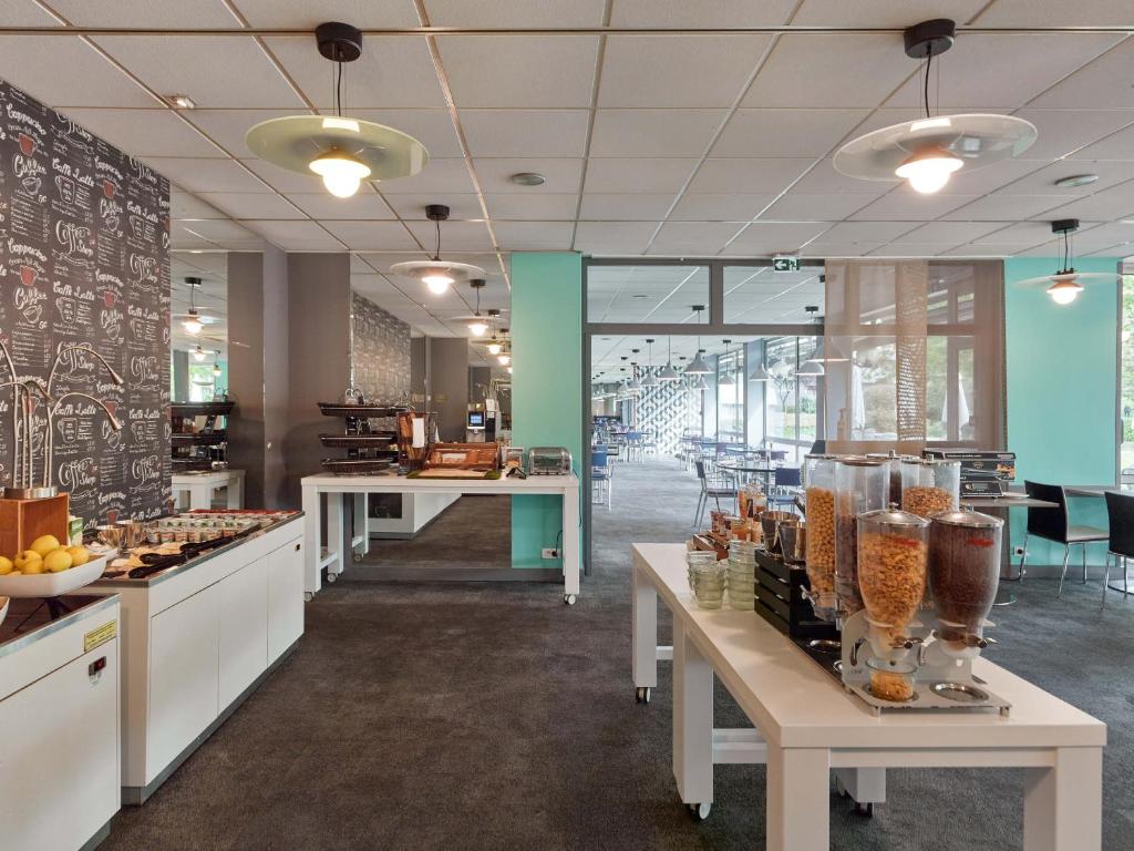 F&B