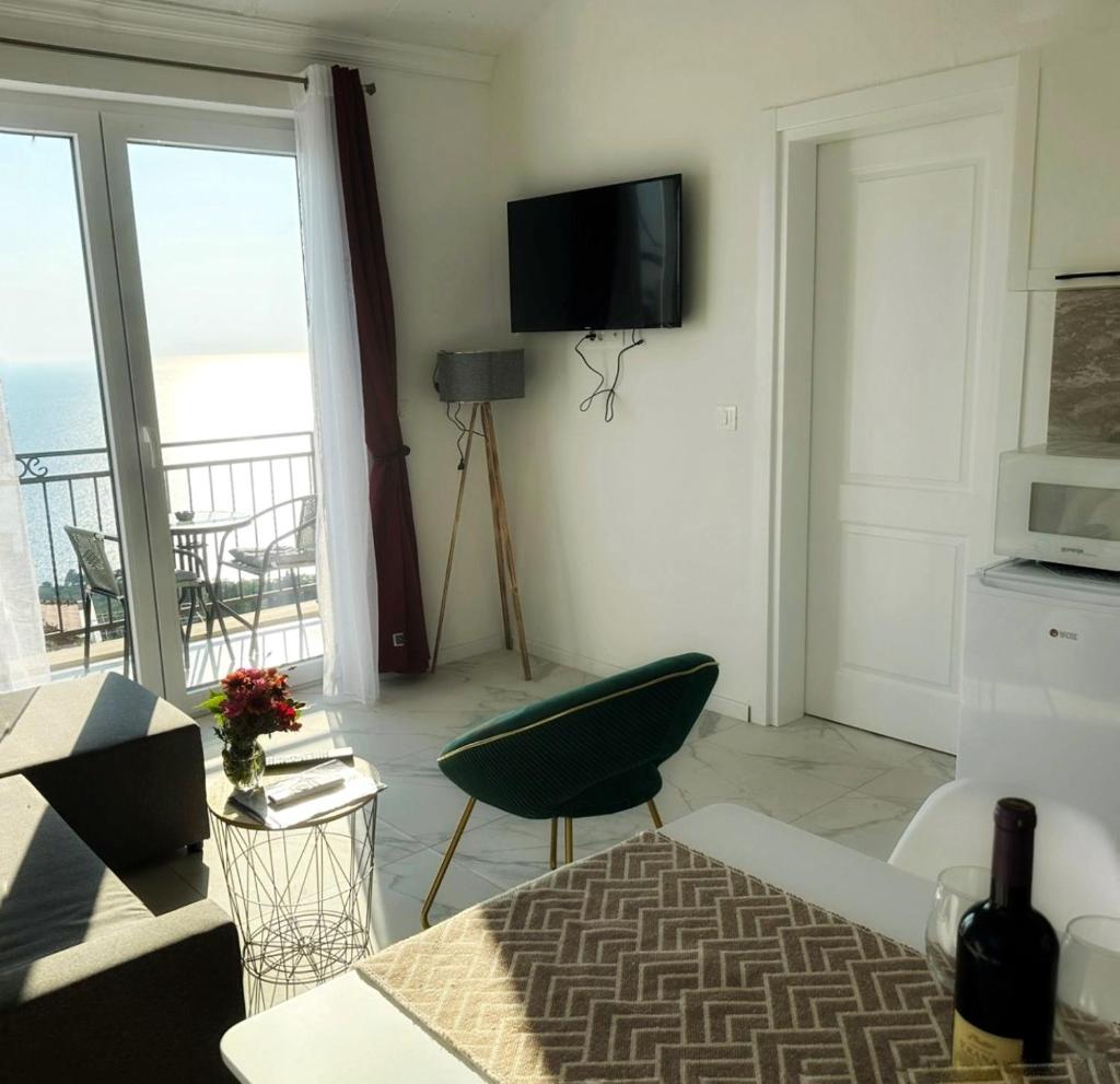 Almond Apartments photo 4