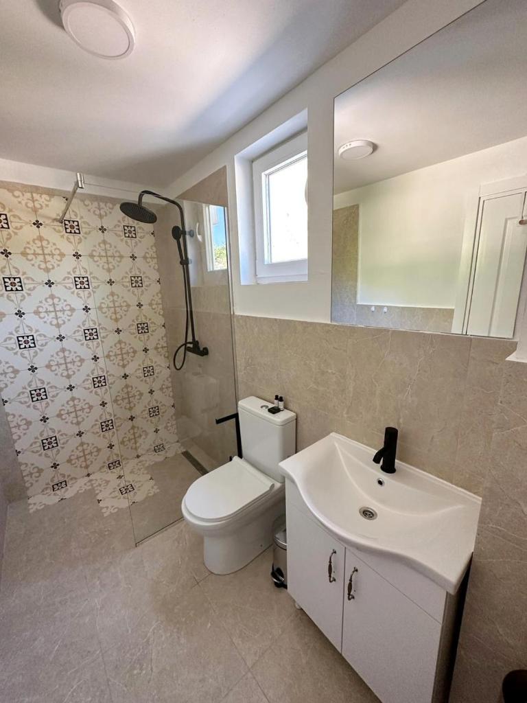 Almond Apartments photo 3