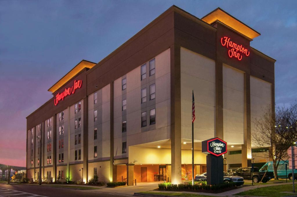Hampton Inn Metairie image