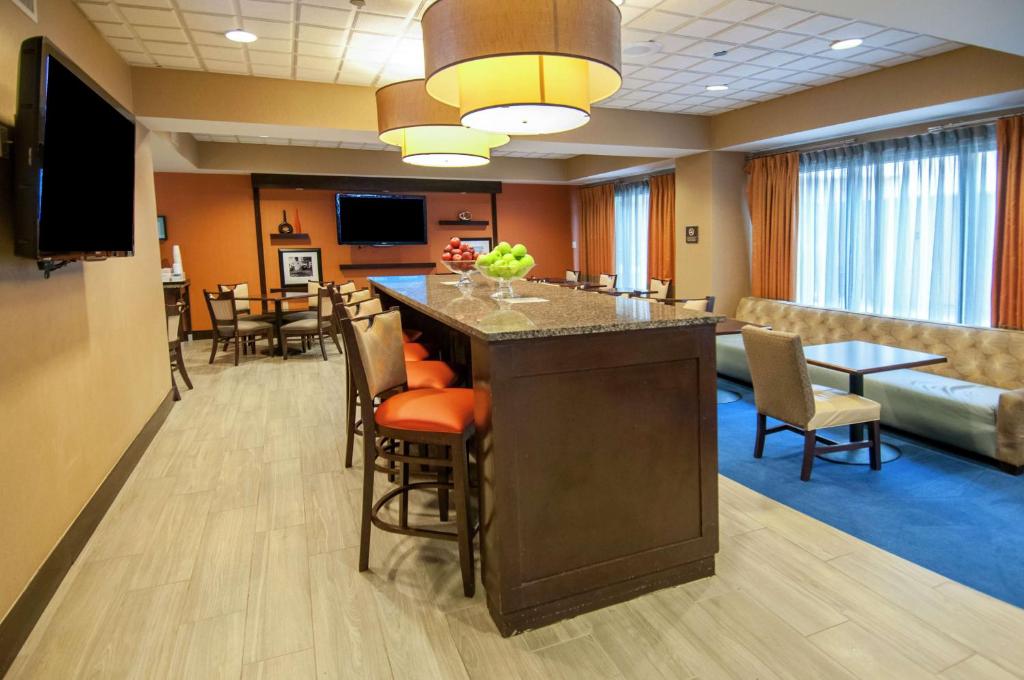 Hampton Inn Metairie photo 2
