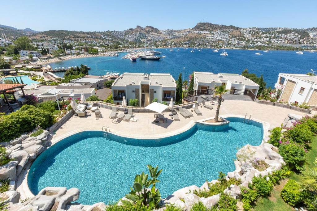 Chic Flat w Balcony 2 min to Beach in Bodrum