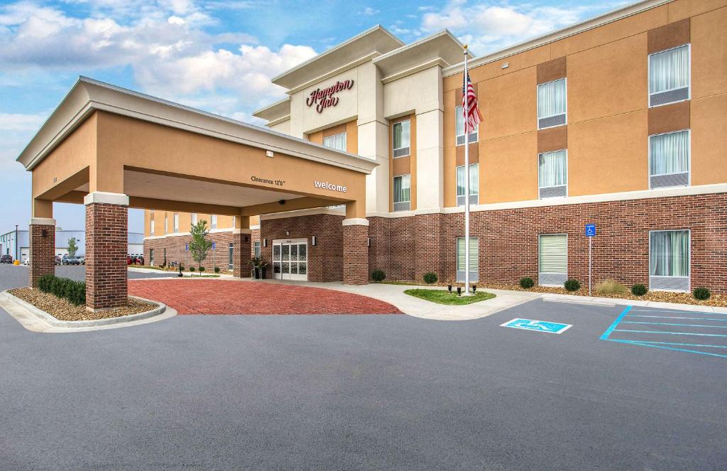 Hampton Inn Vincennes image