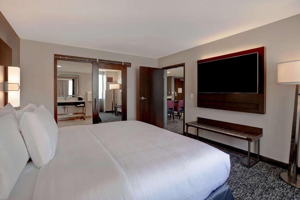 Embassy Suites By Hilton Oklahoma City Northwest - Tap to explore photos