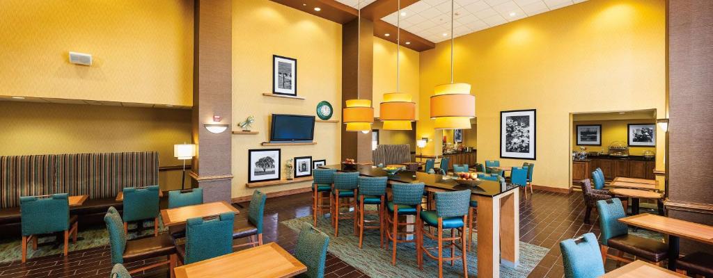 Hampton Inn & Suites Chesapeake-Square Mall photo 1