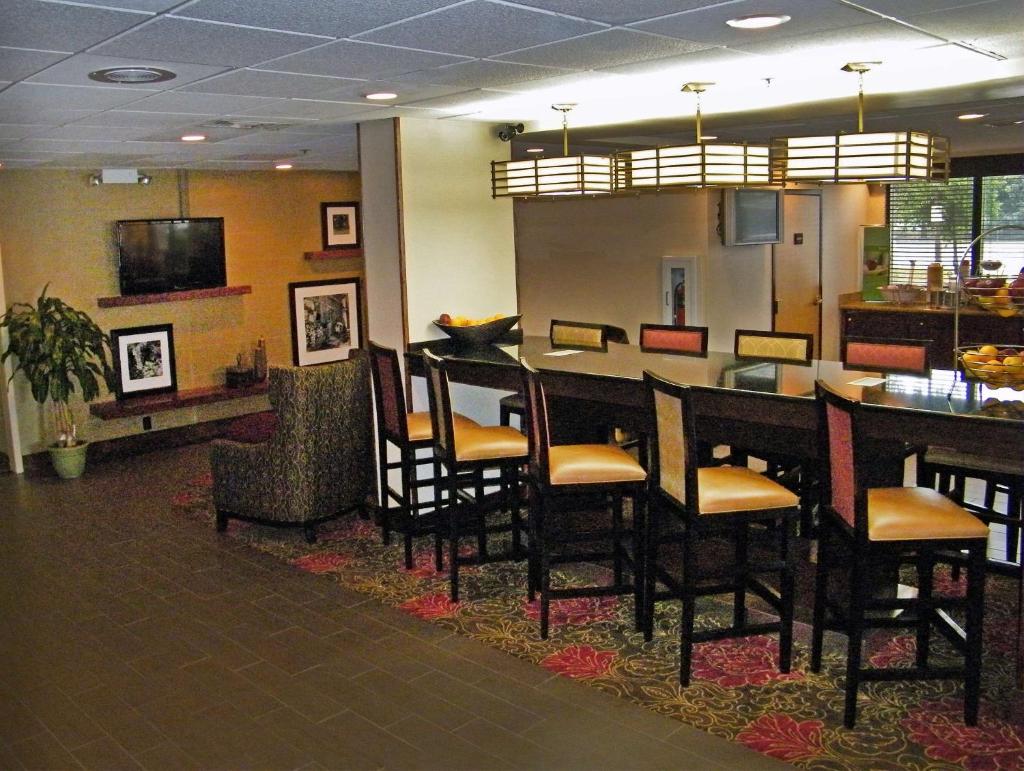Hampton Inn Norfolk/Chesapeake - Greenbrier Area photo 2