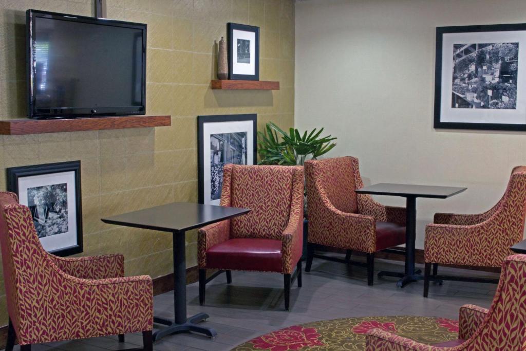 Hampton Inn Norfolk/Chesapeake - Greenbrier Area photo 3