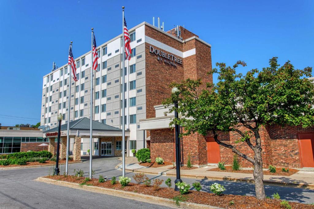 DoubleTree by Hilton Neenah image
