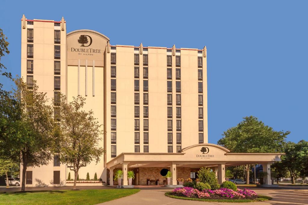 Doubletree by Hilton Philadelphia Airport image