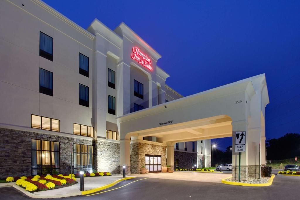 Hampton Inn & Suites Philadelphia/Bensalem image