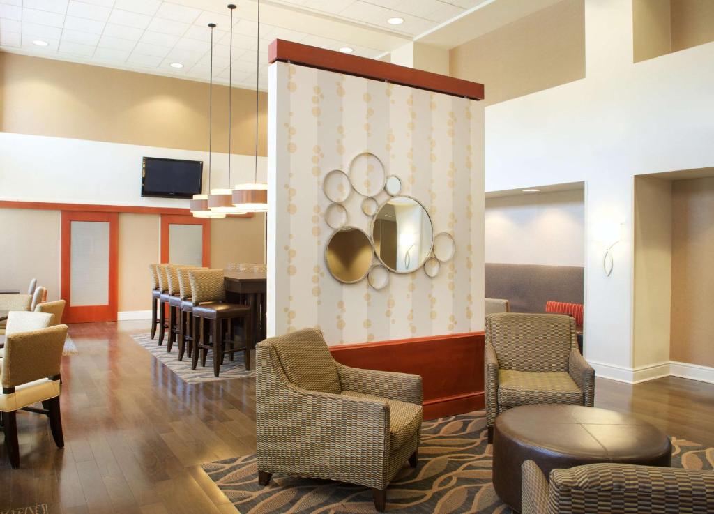 Hampton Inn & Suites Pittsburgh-Meadow Lands photo 3