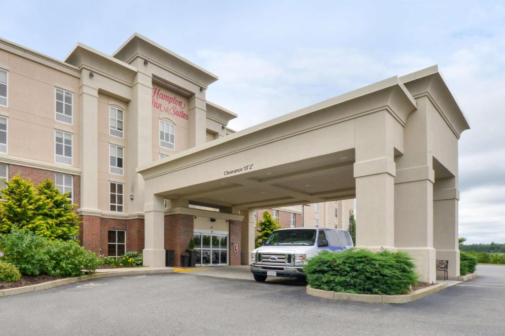Hampton Inn & Suites Plymouth image