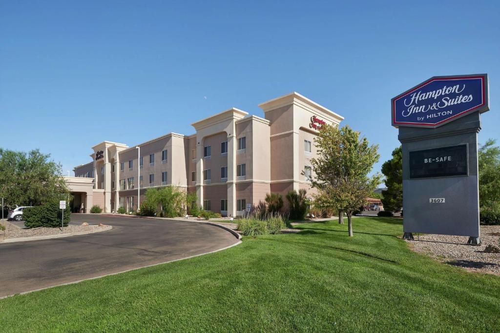 Hampton Inn & Suites Roswell image
