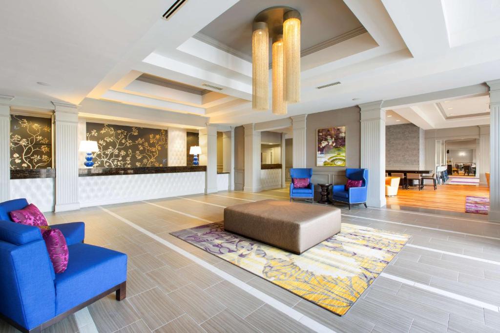 DoubleTree by Hilton Hotel Savannah Historic District image