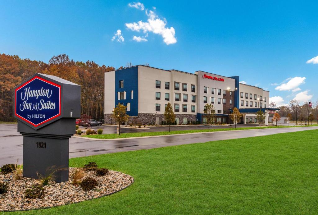 Hampton Inn & Suites Benton Harbor image