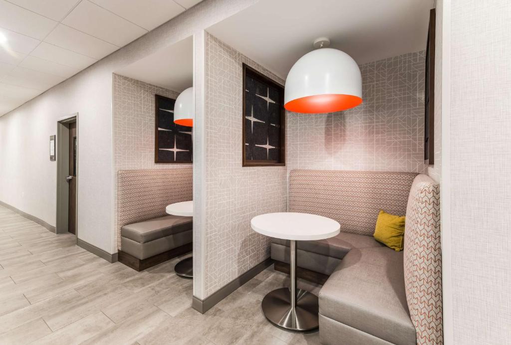 Hampton Inn & Suites Benton Harbor, MI photo 3