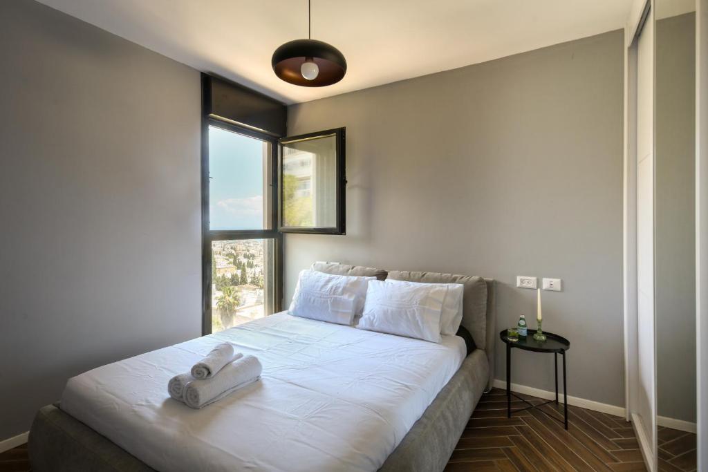 Stunning 2BR Apartment with Balcony and Ocean View in the Heart of Haifa by Sea N' Rent photo 2