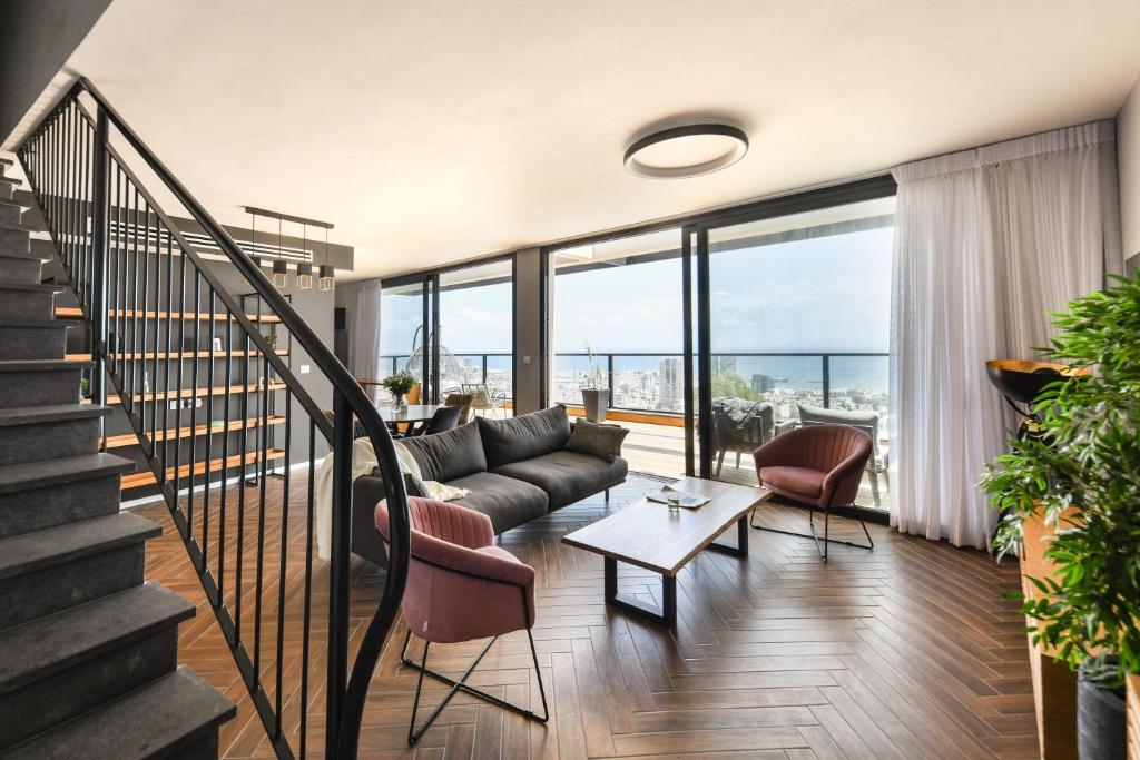 Stunning 2BR Apartment with Balcony and Ocean View in the Heart of Haifa by Sea N' Rent photo 4