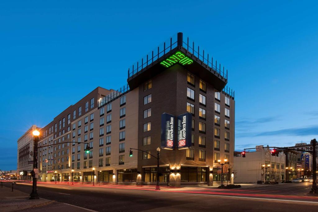 Hilton Garden Inn Louisville Downtown image