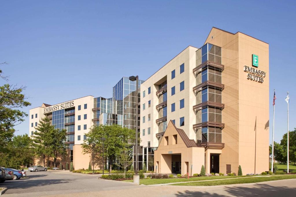 Embassy Suites by Hilton St. Louis Airport image