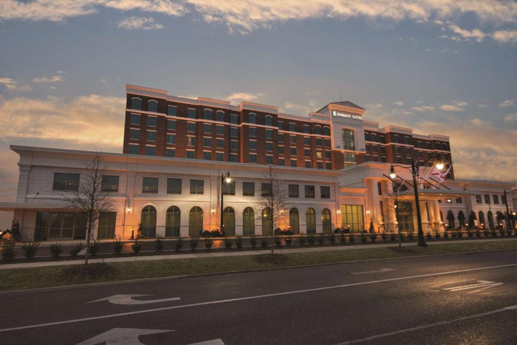 Embassy Suites by Hilton Tuscaloosa Alabama Downtown image