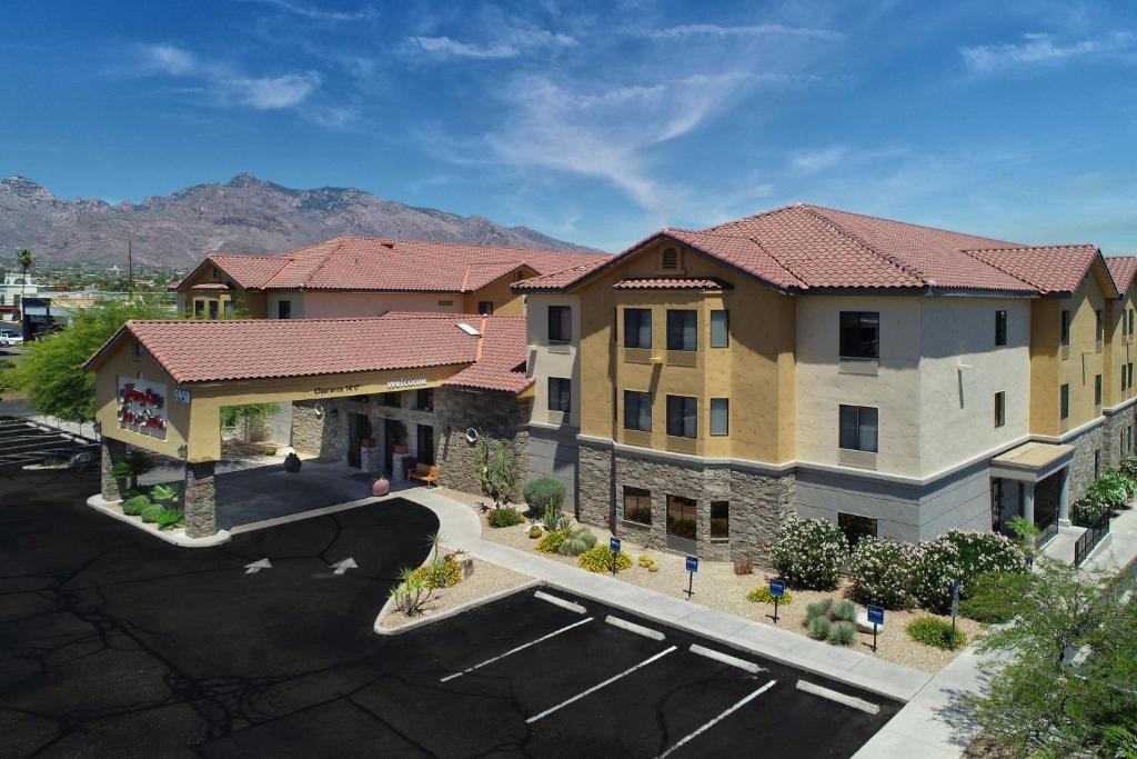 Hampton Inn & Suites Tucson-Mall image