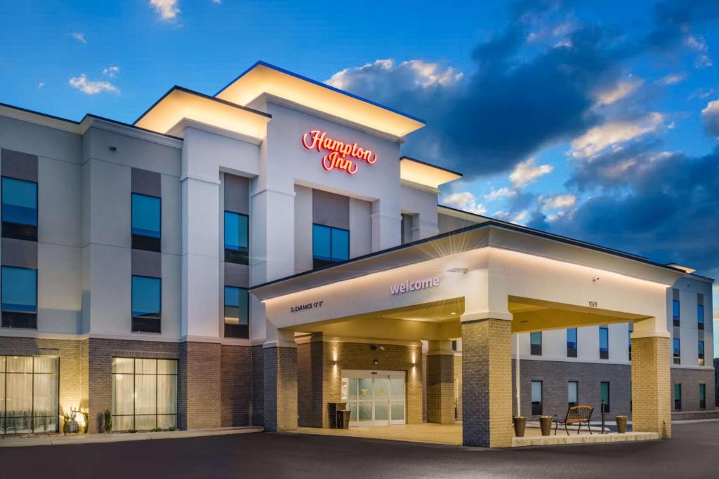 Hampton Inn Newport photo 1