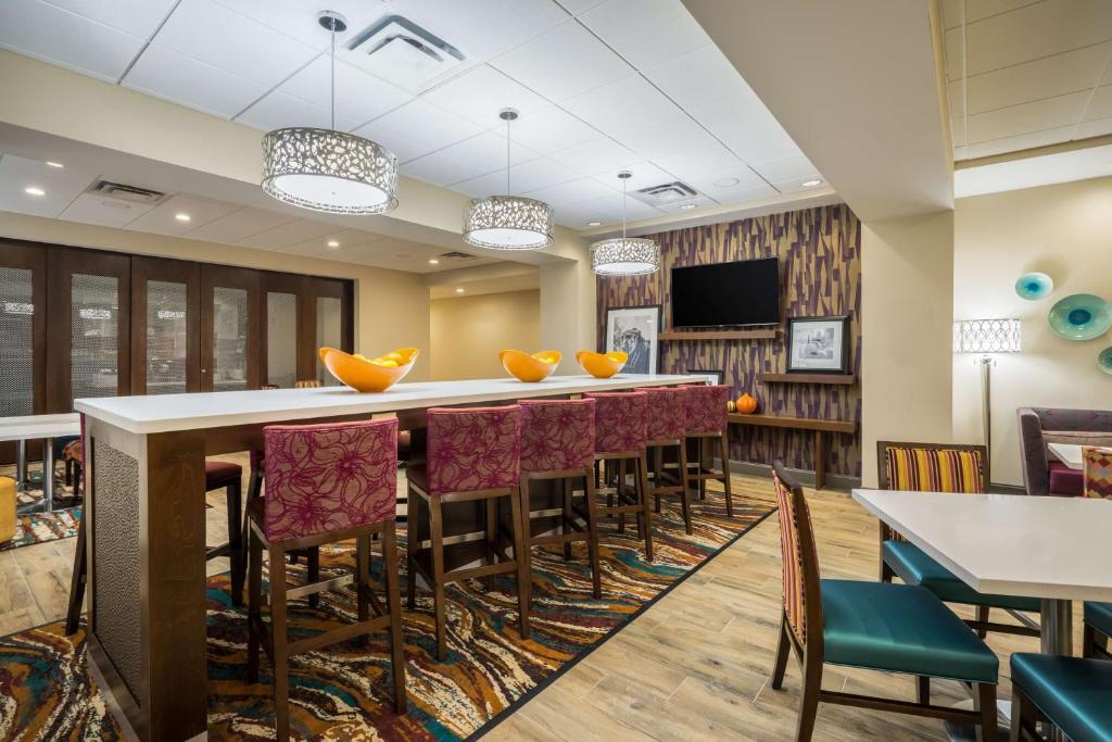Hampton Inn Newport photo 4