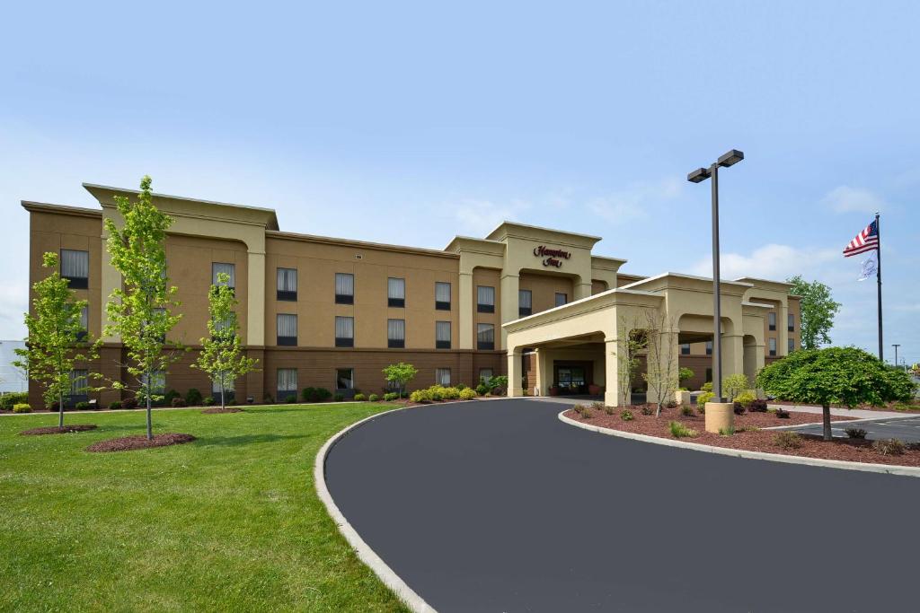 Hampton Inn Utica image