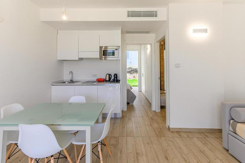 Stunning Capo Falcone Charming Apartments 1 Bedroom prem Apt sleeps 4 child photo 4