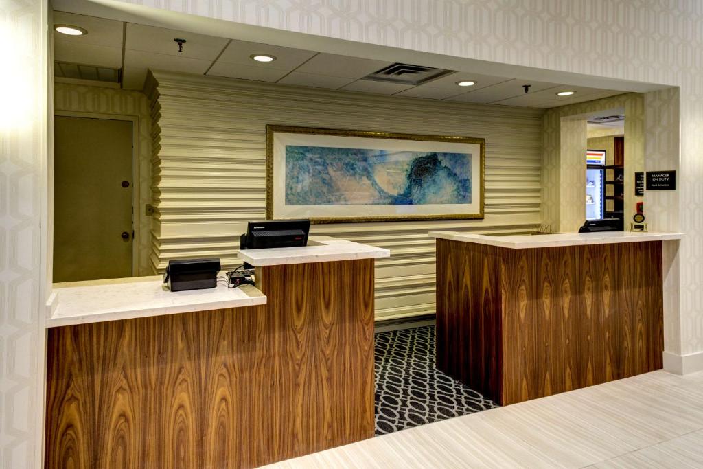 Embassy Suites Williamsburg photo 2