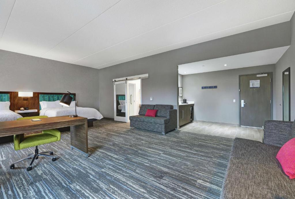 Hampton Inn Peterborough - Tap to explore photos