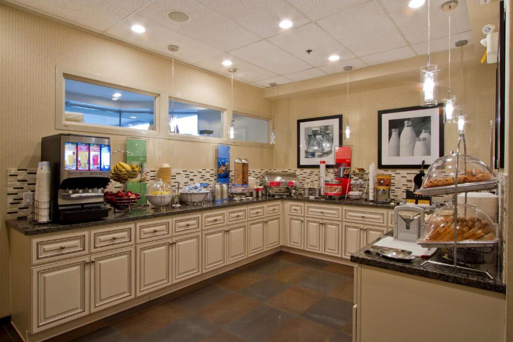 Hampton Inn - Vancouver Airport/Richmond photo 4