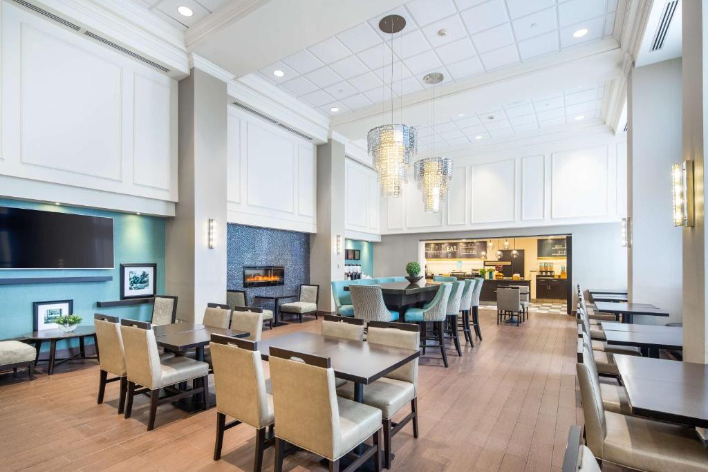 Hampton Inn & Suites by Hilton Toronto Airport photo 3