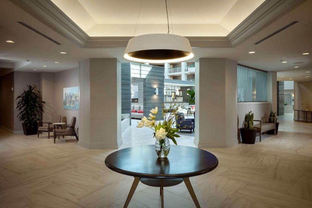 Hilton Suites Brentwood photo 3