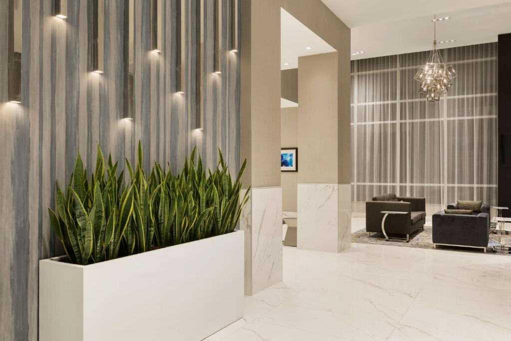 Embassy Suites By Hilton Toronto Airport photo 4