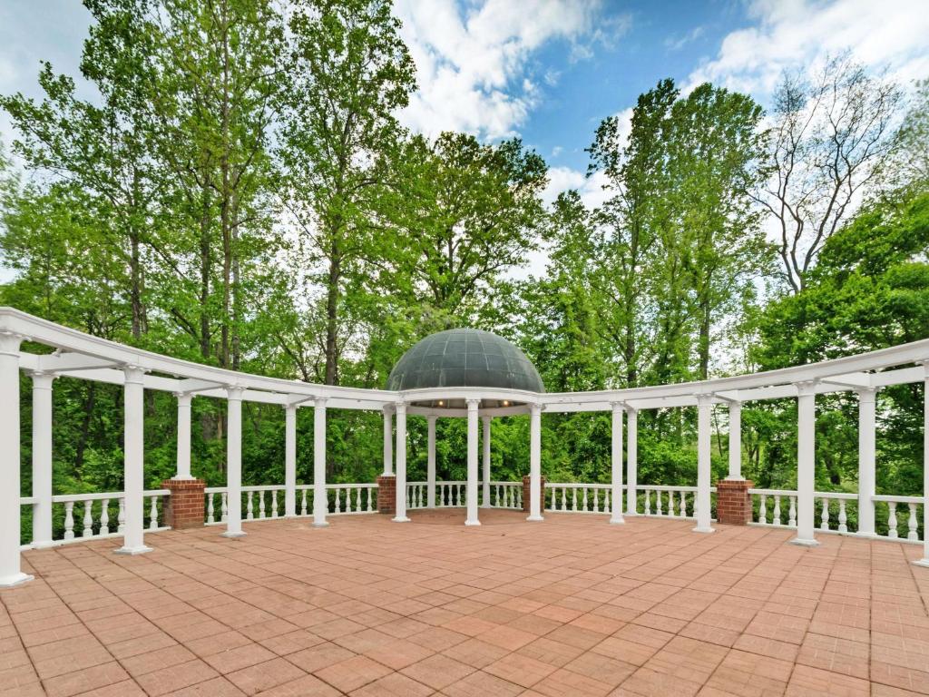 DoubleTree by Hilton Charlottesville photo 1