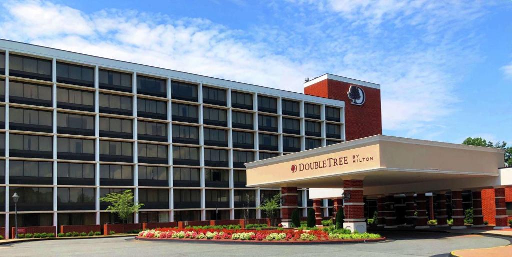 DoubleTree by Hilton Charlottesville photo 2