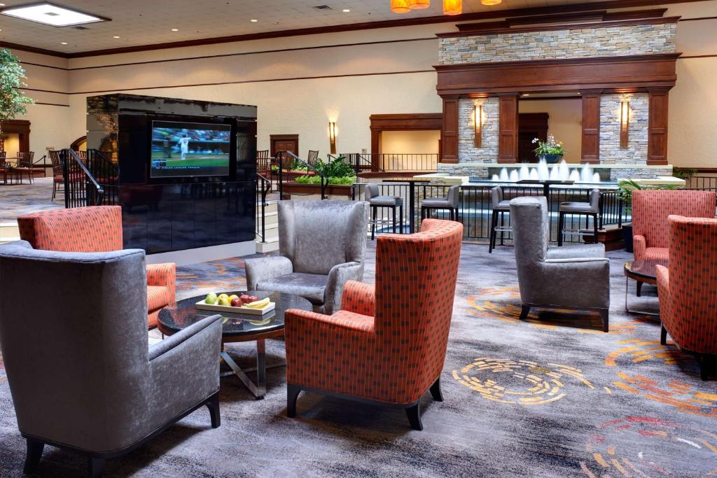 DoubleTree by Hilton Dearborn photo 3
